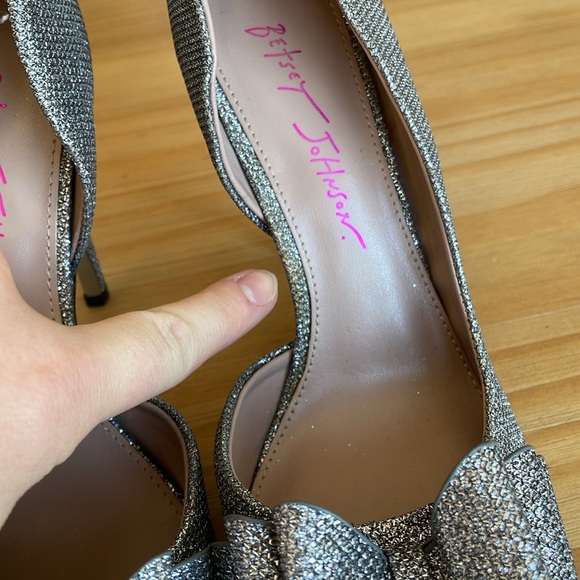 NEW! Betsy Johnson Women's Prince d'Orsay Evening Pumps in Silver Glitter - Picture 7 of 11